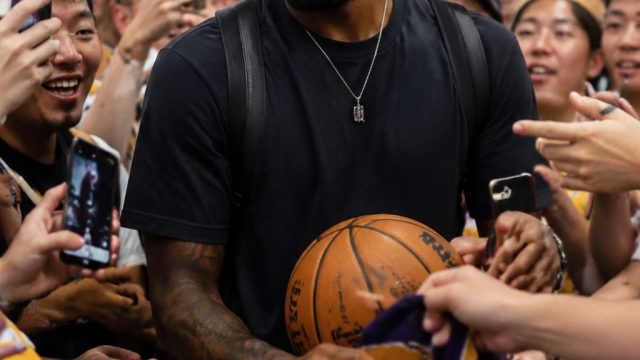 Kyrie Irving's Surprise Visit Shocks Chinese Basketball Fans | minta data sdy, world best betting ap