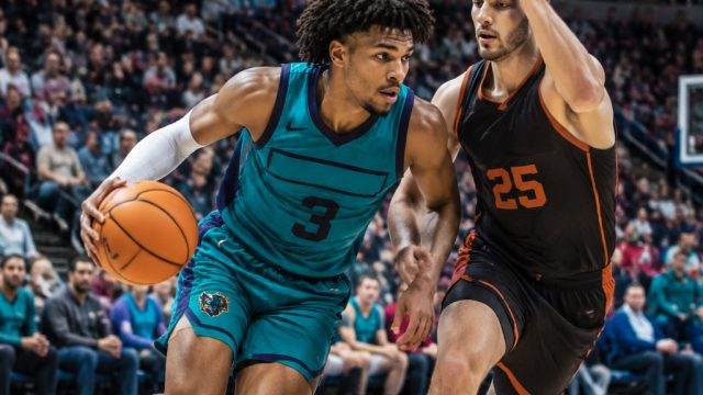 UNCW Hosts Holiday Classic Featuring Princeton, Liberty, and St. Thomas | suara ayam betina, flush p
